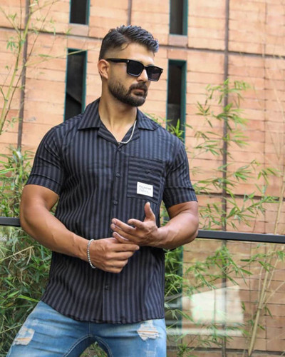 پیراهن مشکی یقه انگلیسی